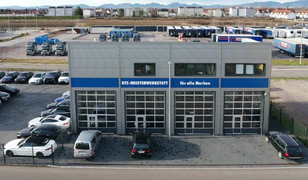 Zufriedene Kunden bei Autohaus Jung